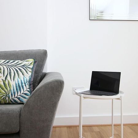 St Thomas Loft Views By Ssw - 2Br, Parking, Sleeps 4, Easy Access To City Centre, Marina, Beach And M4 Swansea Luaran gambar